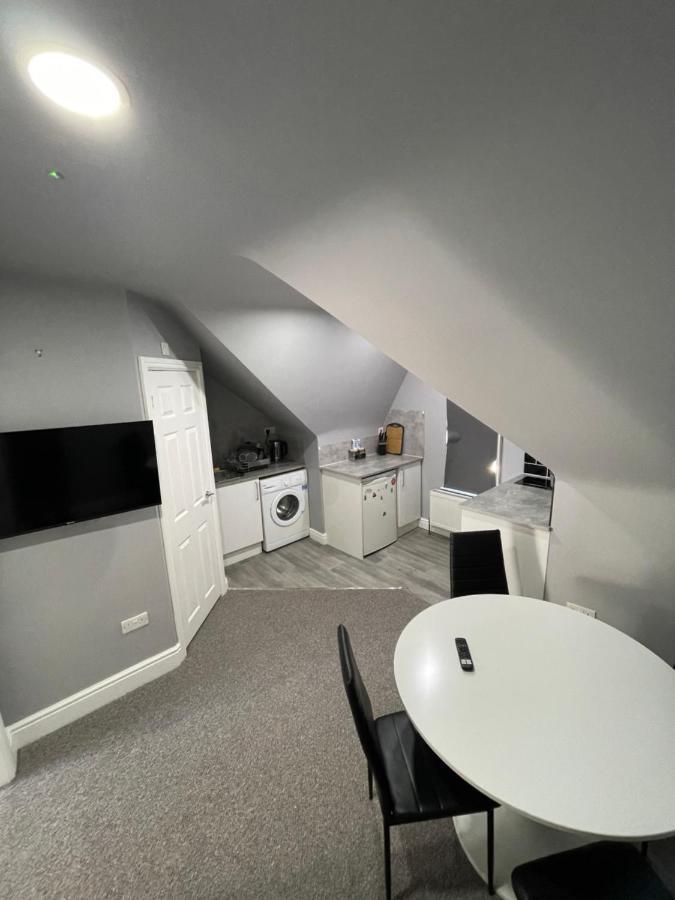 Luton Short Term Lets - Cardiff Road Apartment Exterior photo